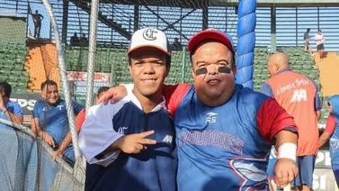LVBP: Bat boys de Tiburones y Caribes protagonizan el derby más pintoresco de la zafra (+videos)