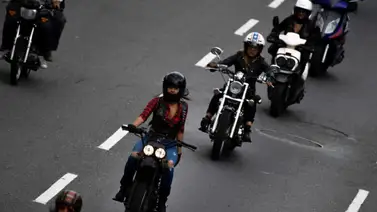 Manejando en moto venezuela Manejando en moto venezuela