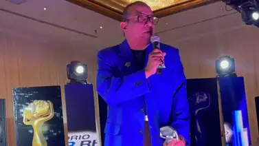 William Guzmán premiado como Periodista de Farándula del Año William Guzmán premiado como Periodista de Farándula del Año