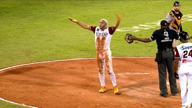 LIDOM: ¡Pelota Caribe! Mira la espectacular jugada de José Siri (+Video)