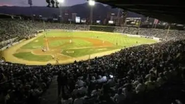 Así fue la trifulca en las gradas luego del juego entre Tiburones y Leones (+Video) Así fue la trifulca en las gradas luego del juego entre Tiburones y Leones (+Video)