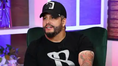 Nelson Velásquez ataca a una mujer en el aeropuerto Nelson Velásquez ataca a una mujer en el aeropuerto