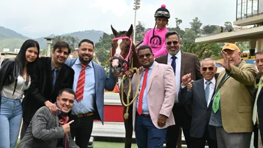 Eliecer Gómez desea mucha salud, bendiciones, paz y alegría en sus vidas este 2025