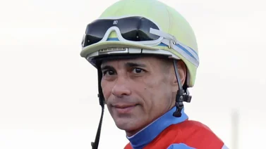 Daniel Centeno se toma la foto hoy 24 de diciembre en este hipódromo de Estados Unidos