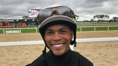 Samy Camacho también se unió a la fiesta de triunfos del 24 de diciembre en este hipódromo de Estados Unidos