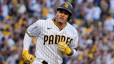 MLB: Manny Machado hace un gran regalo de navidad en una escuela