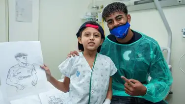 Lamine Yamal se emocionó con este regalo durante visita del Barça a los hospitales (+VÍDEO) Lamine Yamal se emocionó con este regalo durante visita del Barça a los hospitales (+VÍDEO)