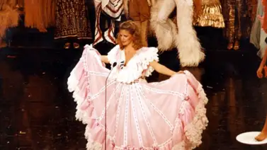 Reina venezolana rinde tributo a Irene Sáez, Miss Universo 1981 Reina venezolana rinde tributo a Irene Sáez, Miss Universo 1981
