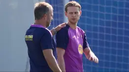 Frenkie de Jong recibe un aviso de Hansi Flick si quiere jugar