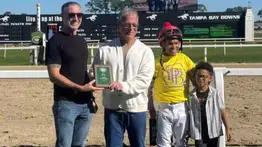 Juan Carlos Ávila lidera el meeting de Tampa Bay Downs y recibe galardón