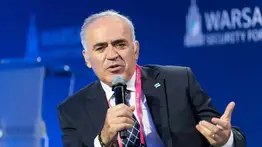 El ajedrez político de Moscú: Rusia dicta prisión en ausencia para Garry Kasparov