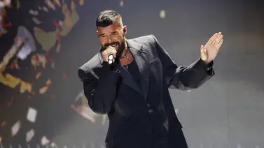 Actriz y modelo venezolana revela foto besándose con Ricky Martin Actriz y modelo venezolana revela foto besándose con Ricky Martin