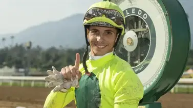 Fin inesperado de la temporada: Una fractura deja fuera de combate al jockey Antonio Fresu Fin inesperado de la temporada: Una fractura deja fuera de combate al jockey Antonio Fresu